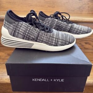 Kendall & Kylie Black and White Sneaker 8.5